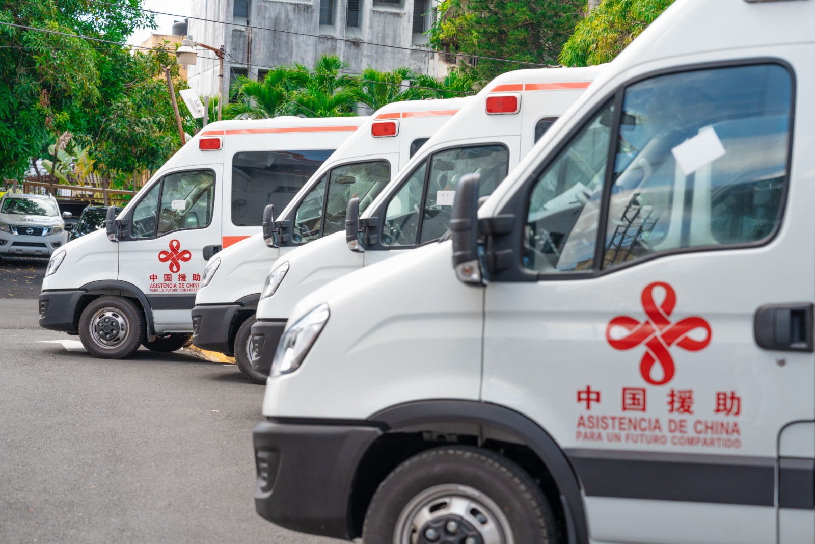 China dona a RD 120 ambulancias equipadas