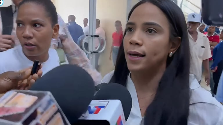 VIDEO: Viuda de regidor asesinado en Bayaguana se enfrenta a los jueces en el juicio