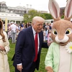 Trump se burla de Biden y el "conejito" de Pascua tras evento en la Casa Blanca
