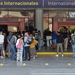 Sin combustible y con menos vuelos, pero a Cuba aún llegan aviones para aliviar la escasez