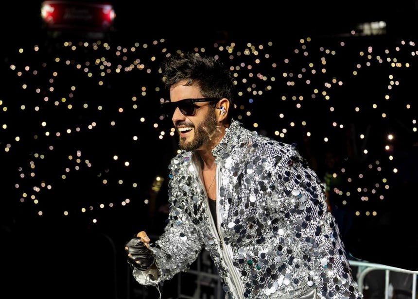 Agradeciendo el apoyo y presencia de marcas, prensa, seguidores, aliados, familia y equipo, Manny continuó celebrando el merengue con otros éxitos como “Estoy completo” y “Santo Domingo”, recibidos con alegría y al unísono por los presentes.