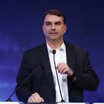 Flávio Bolsonaro lidera elecciones en Brasil con 47,26 % de las urnas escrutadas