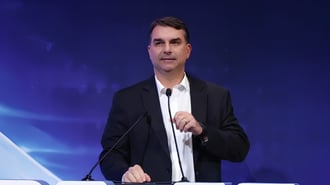 Flávio Bolsonaro lidera elecciones en Brasil con 47,26 % de las urnas escrutadas