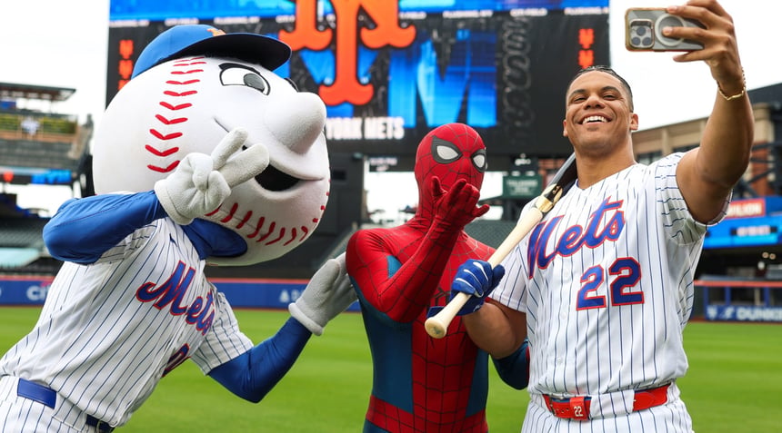 ¡Soto y Spider-Man juntos! El pelotero dominicano protagoniza inesperado momento en Citi Field