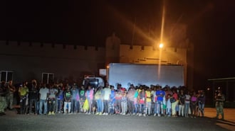 ¡Repleto de haitianos! Hallan furgón y yipeta con 90 ilegales en Montecristi