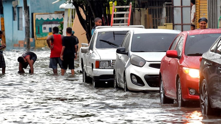 Sistema de drenaje pluvial en el país colapsa por lluvias