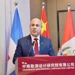 Al concluir su declaración, José Balaguer se refirió al desfile militar conmemorativo del 80.º aniversario de la victoria china en la Guerra de Resistencia, encabezado por el presidente Xi Jinping: