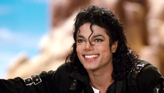 La influencia de Michael Jackson se extendió mucho más allá de la música, impactando la moda, la danza y la conciencia social.