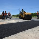 Entre los sectores beneficiados mencionó San Miguel, Manoguayabo, Pantoja, Los Peralejos y Gascue, donde se realizaron trabajos de pavimentación luego de corregir averías o ampliar los sistemas de abastecimiento de agua.