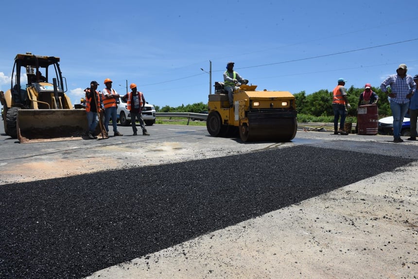 Entre los sectores beneficiados mencionó San Miguel, Manoguayabo, Pantoja, Los Peralejos y Gascue, donde se realizaron trabajos de pavimentación luego de corregir averías o ampliar los sistemas de abastecimiento de agua.
