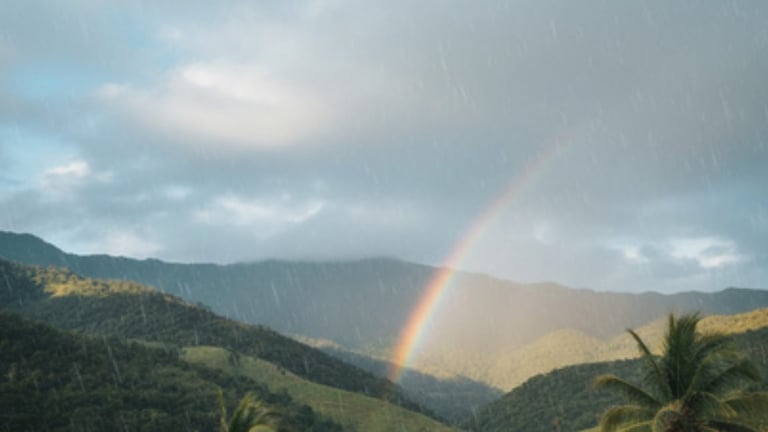 Temperaturas frescas y lluvias dispersas sobre el país para este domingo