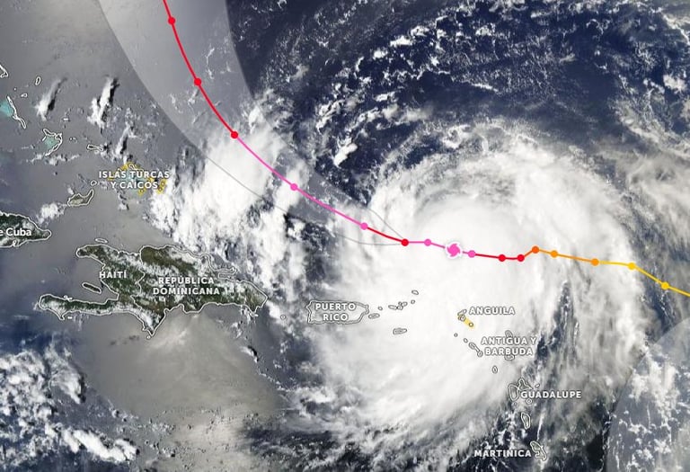 Huracán Erin se aproxima a Puerto Rico y provoca olas peligrosas en RD