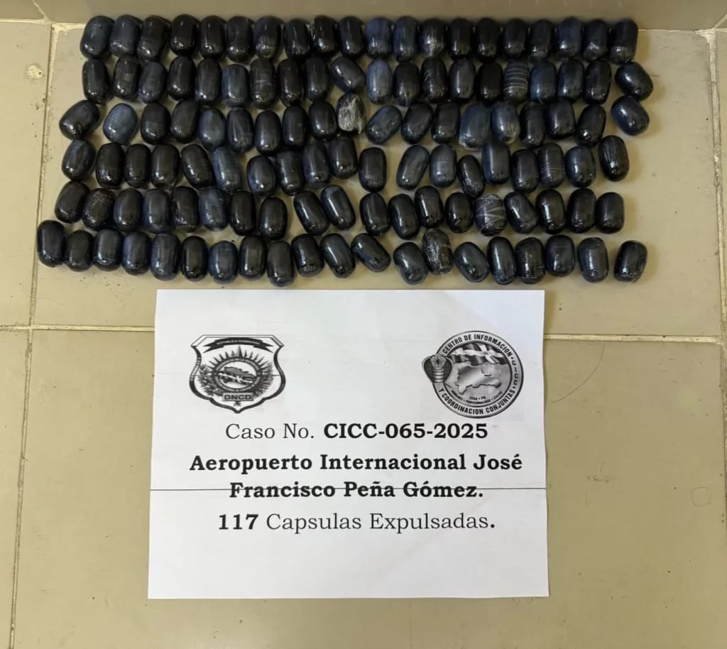 Dos mulas en el AILA detenidas con 246 cápsulas con 246 cápsulas de cocaína en sus estómagos