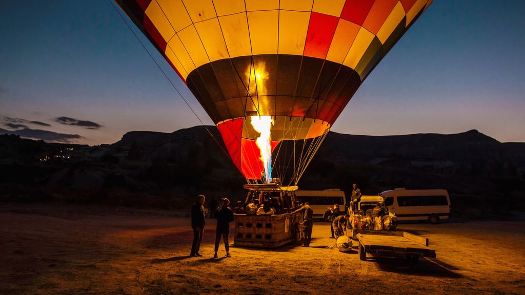 Globo aerostático se incendia en pleno vuelo; una persona muere al arrojarse