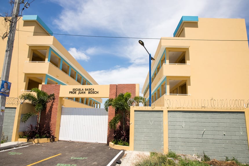 escuela profesor Juan Bosch del sector Villa los Peloteros en Los Alcarrizos