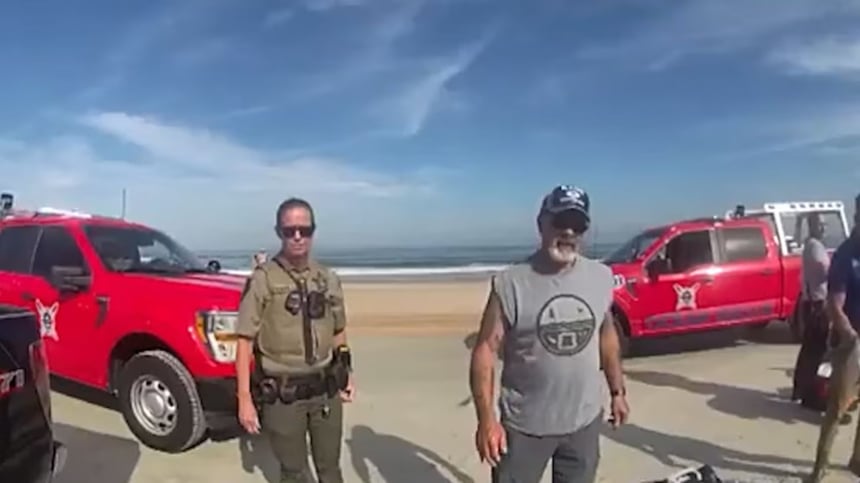 Camioneta atropella a turista mientras descansaba en una playa de Florida