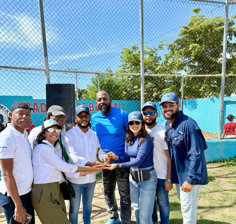 Vladimir Guerrero y Fundación FYRE se unen al inicio del Torneo Navideño de Béisbol en Nizao