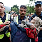Mientras continúan las labores de rescate, las autoridades nepalíes intentan localizar a 937 personas reportadas como desaparecidas, tres días después de que una avalancha de agua y rocas arrasara decenas de kilómetros en esta región montañosa.
