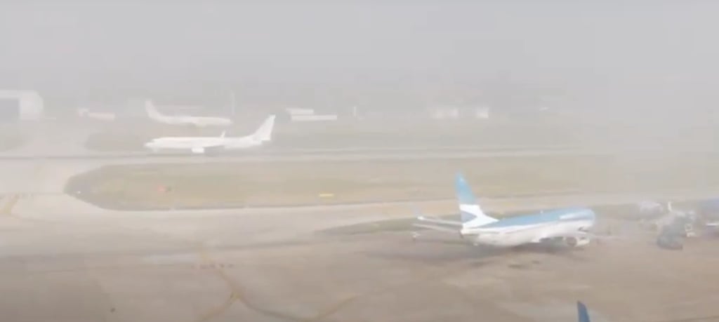 Niebla densa obliga a desviar vuelos en el Aeropuerto Cibao 6