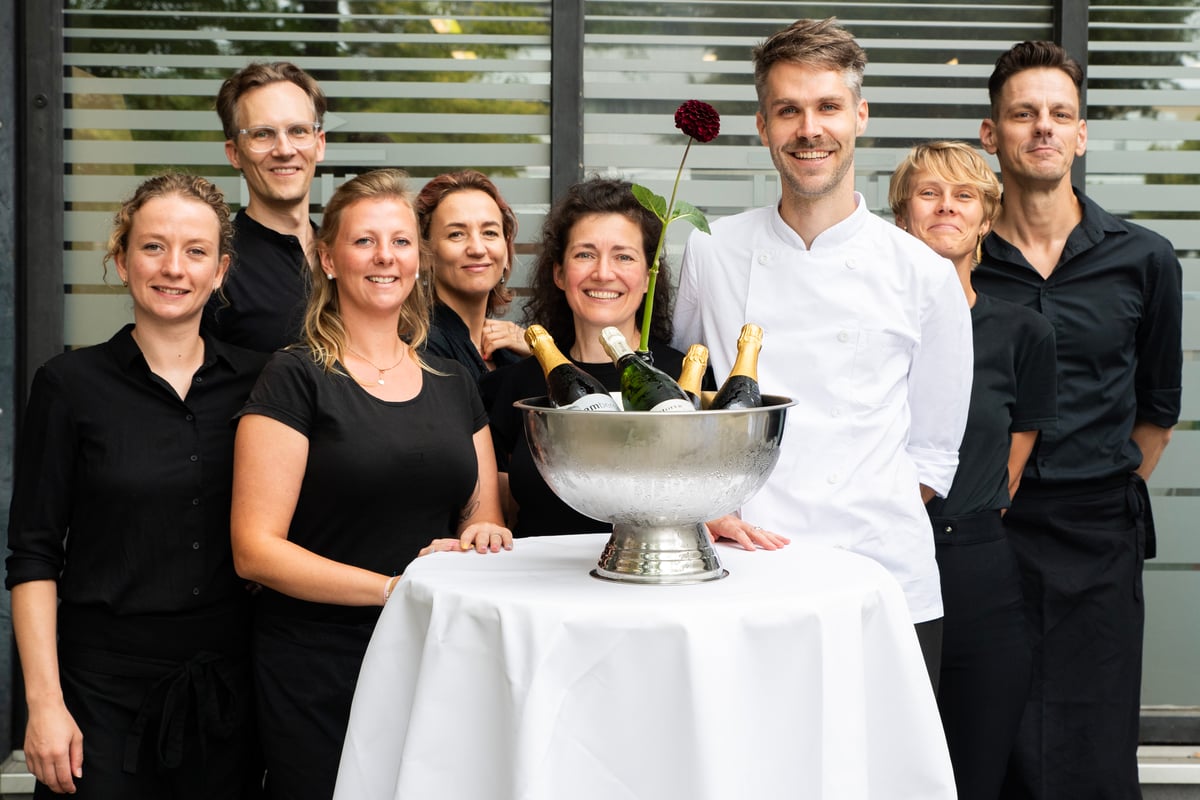 Alexandra und die Sektlustcrew freuen sich auf ein bevorstehendes Catering.