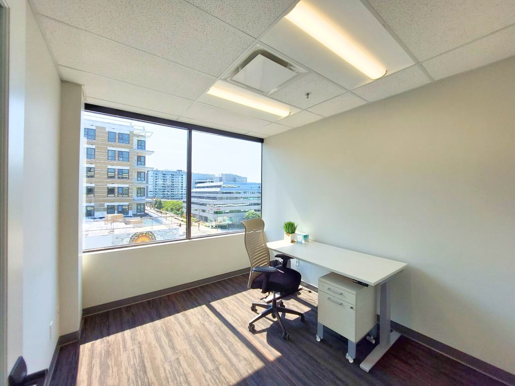 #511 - LUX WINDOW OFFICE FOR RENT
