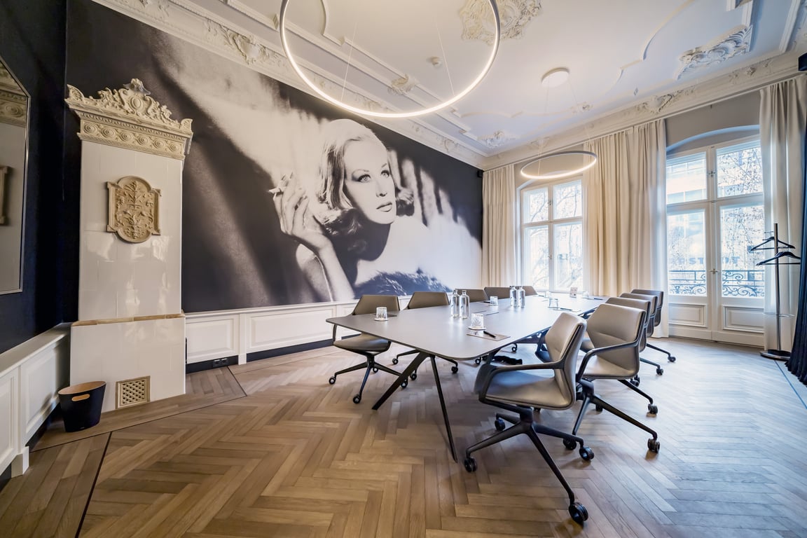 An interior shot of Conference Room "Hildegard Knef"