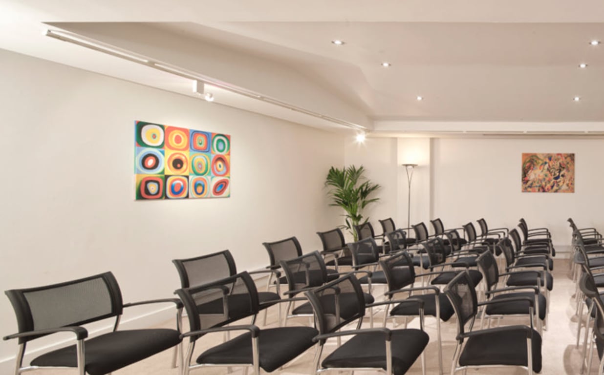 An interior shot of The Gallery (Boardroom layout)