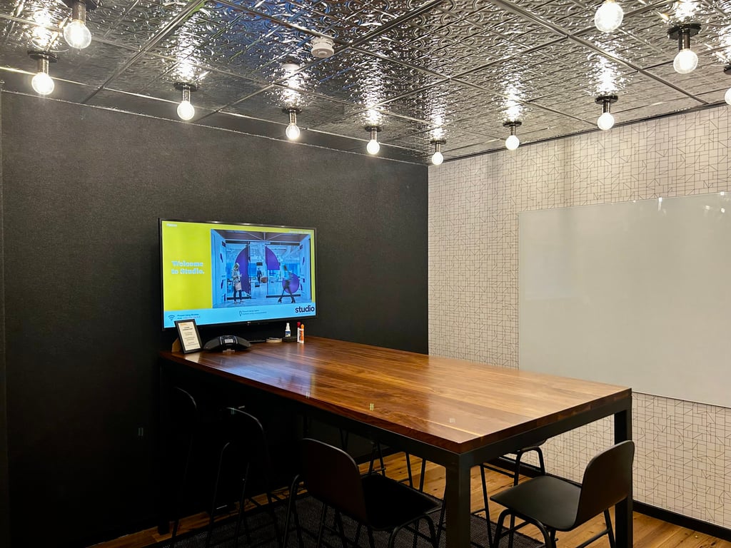 An interior shot of Flatiron Meeting Room
