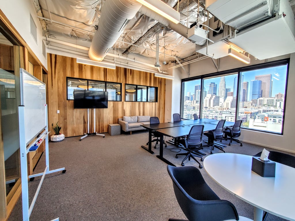 An interior shot of Medium Day Office (811)