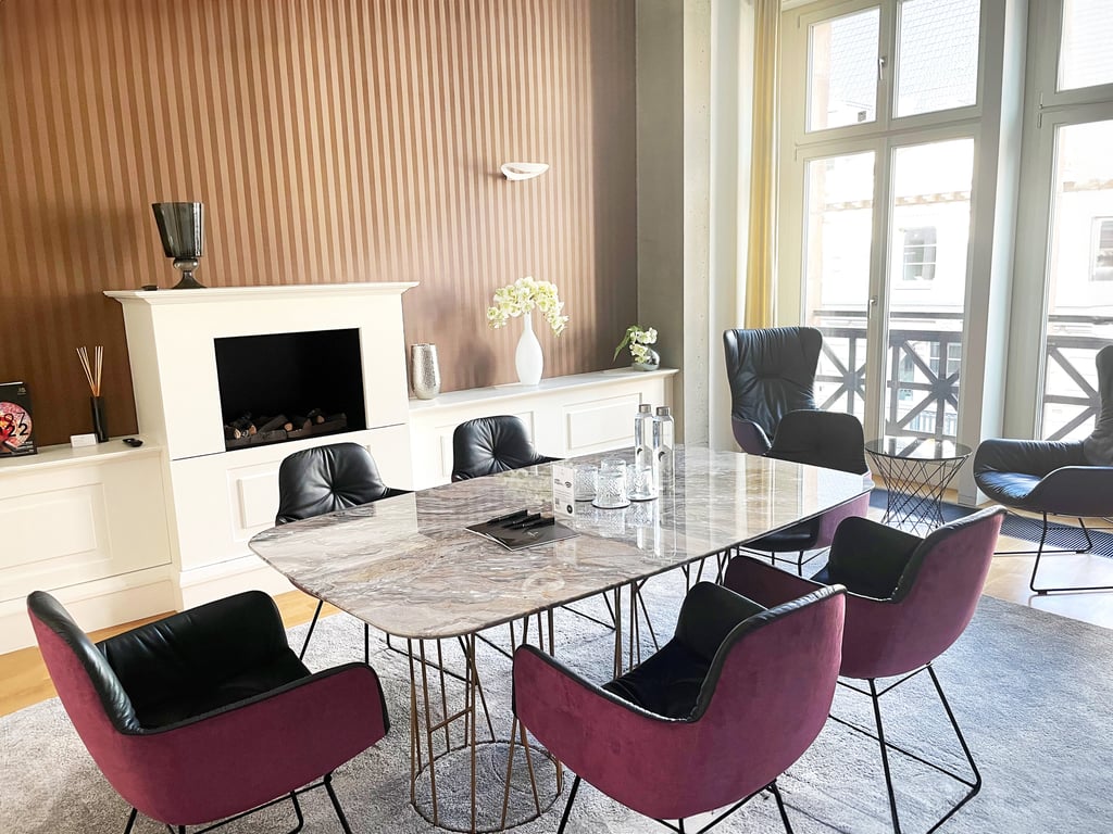 An interior shot of Chimney Lounge "Römischer Hof"