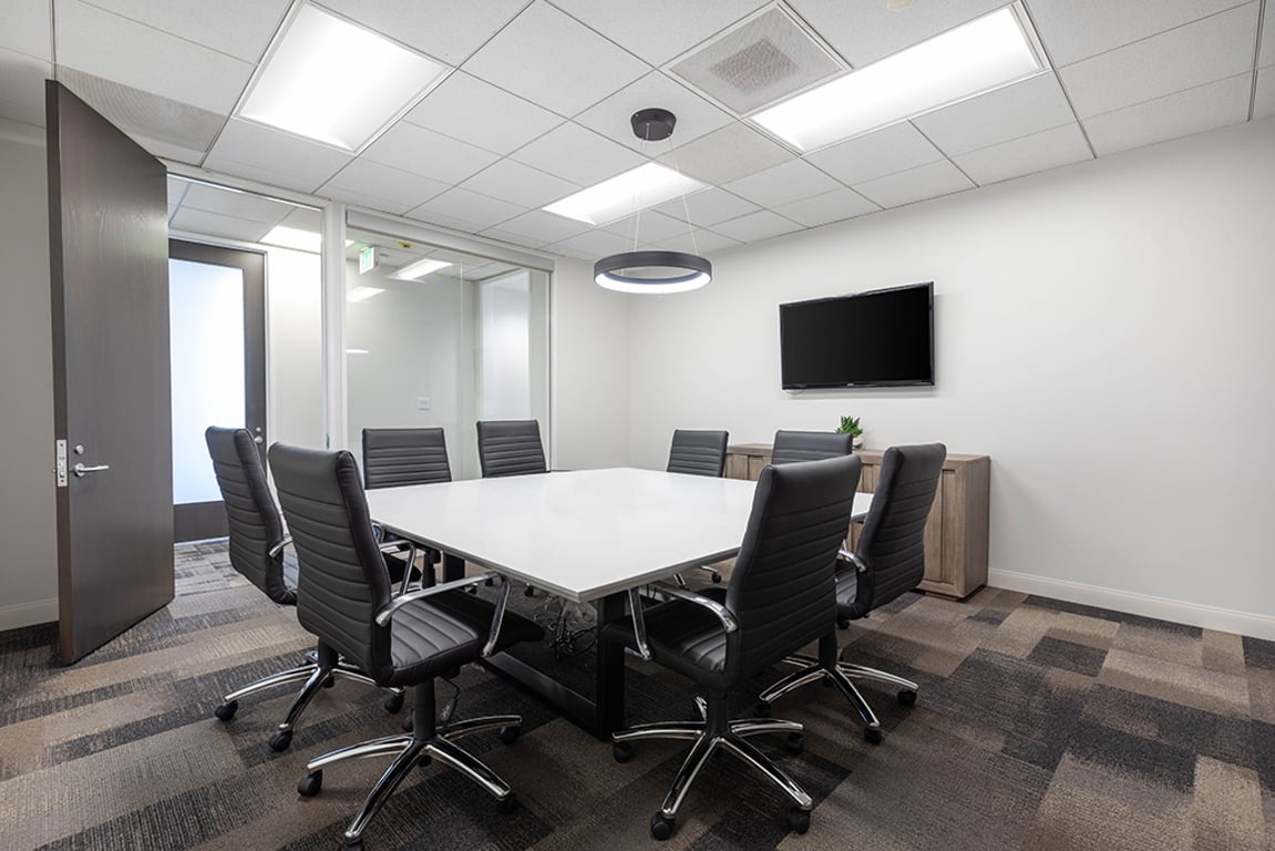 An interior shot of 8 Person Meeting Room B