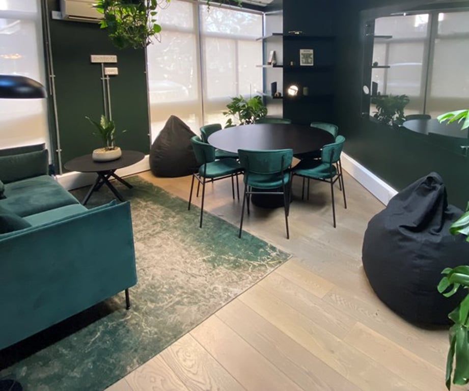 An interior shot of Uncommon - The Snug