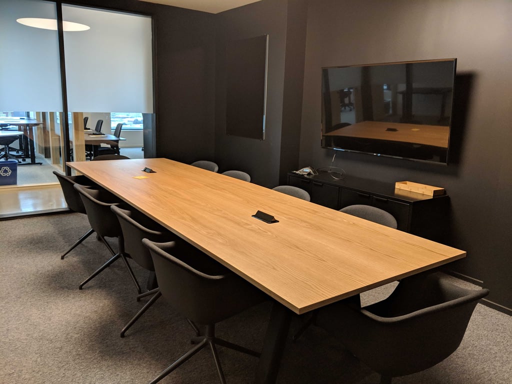 An interior shot of Medium Meeting Room (M4)