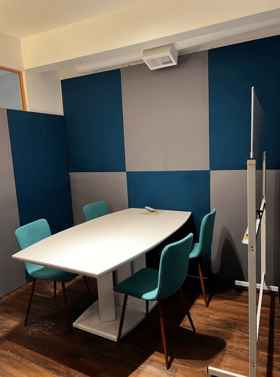 An interior shot of Pod-Cast / Small Meeting (Malibu Room) 4 Person max