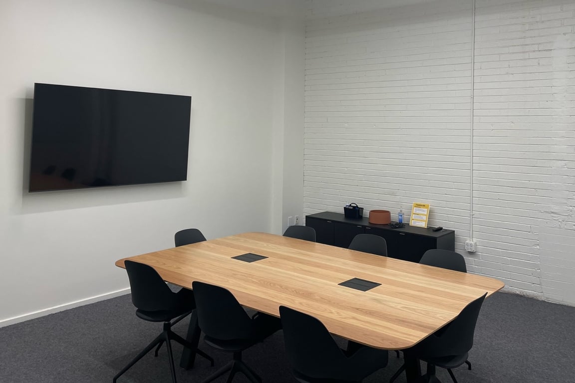 An interior shot of Medium Meeting Room (M1)