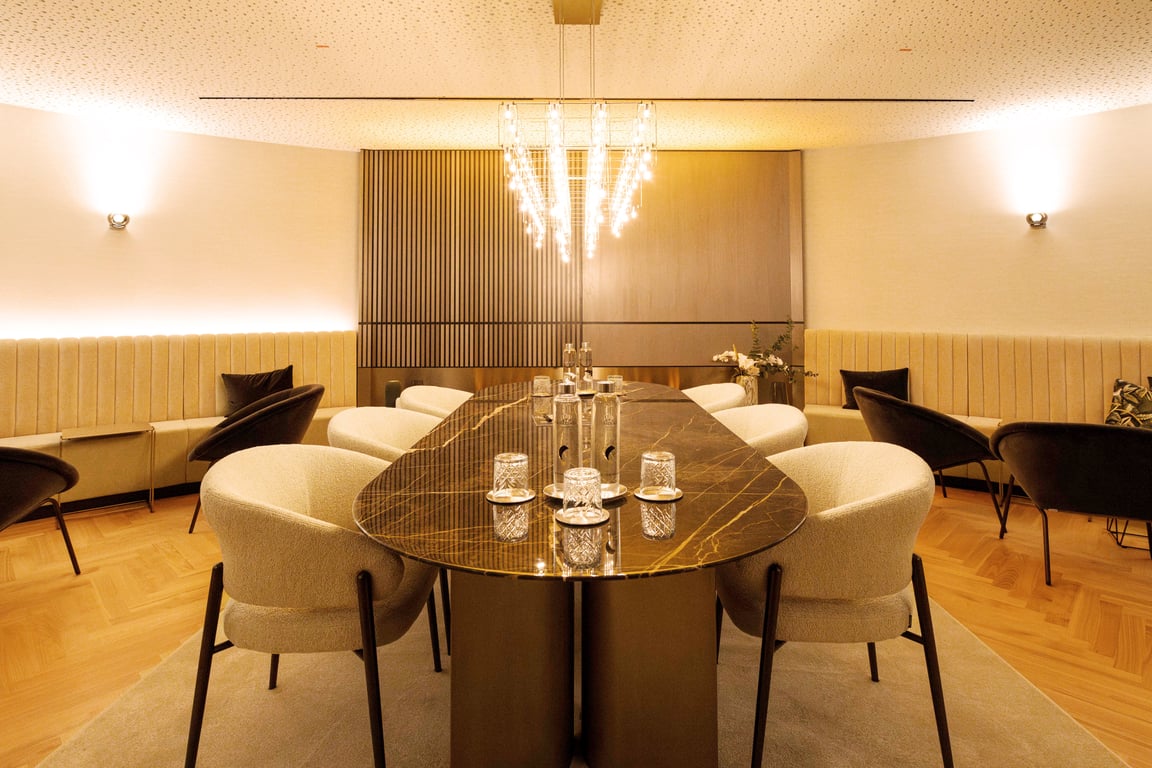 An interior shot of Chimney Lounge "Stradivari"