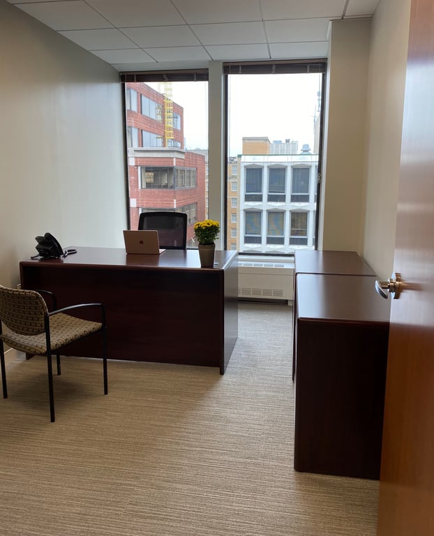 3-4 Person Private Exterior Office