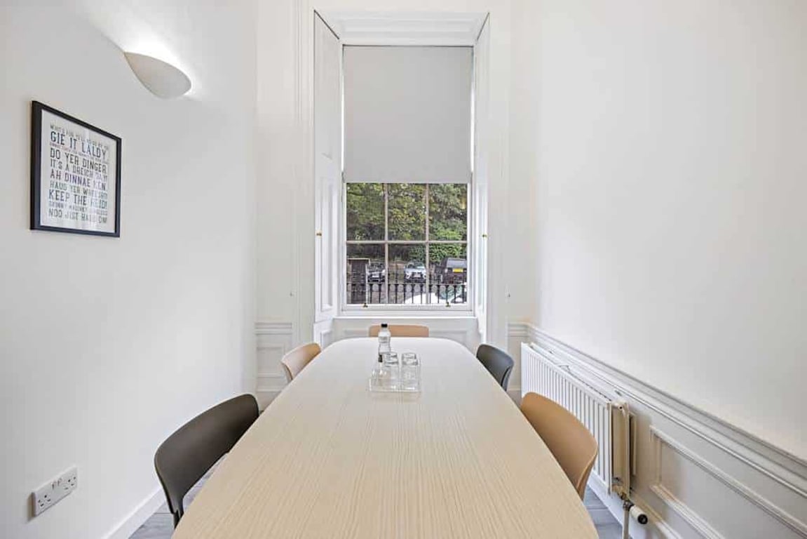 An interior shot of 6 Person Private Day Office