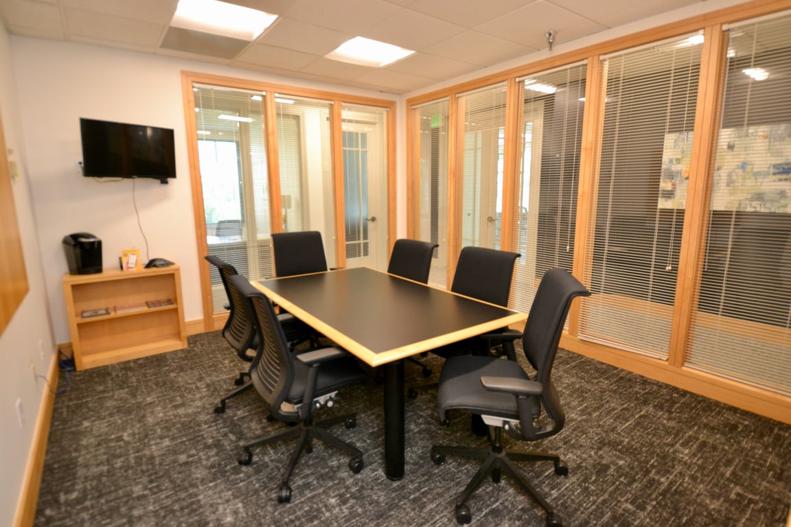 An interior shot of Medium Meeting Room