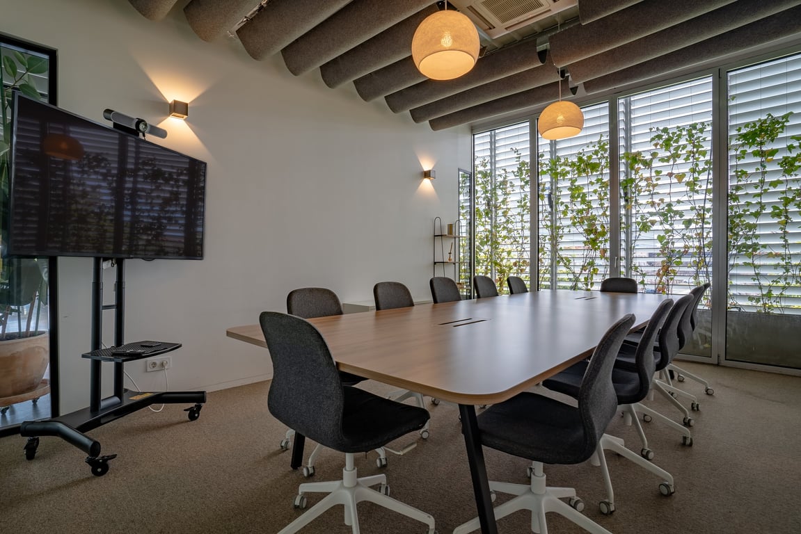 An interior shot of Heden Santa Apolónia-1-Meeting Room Large (10)