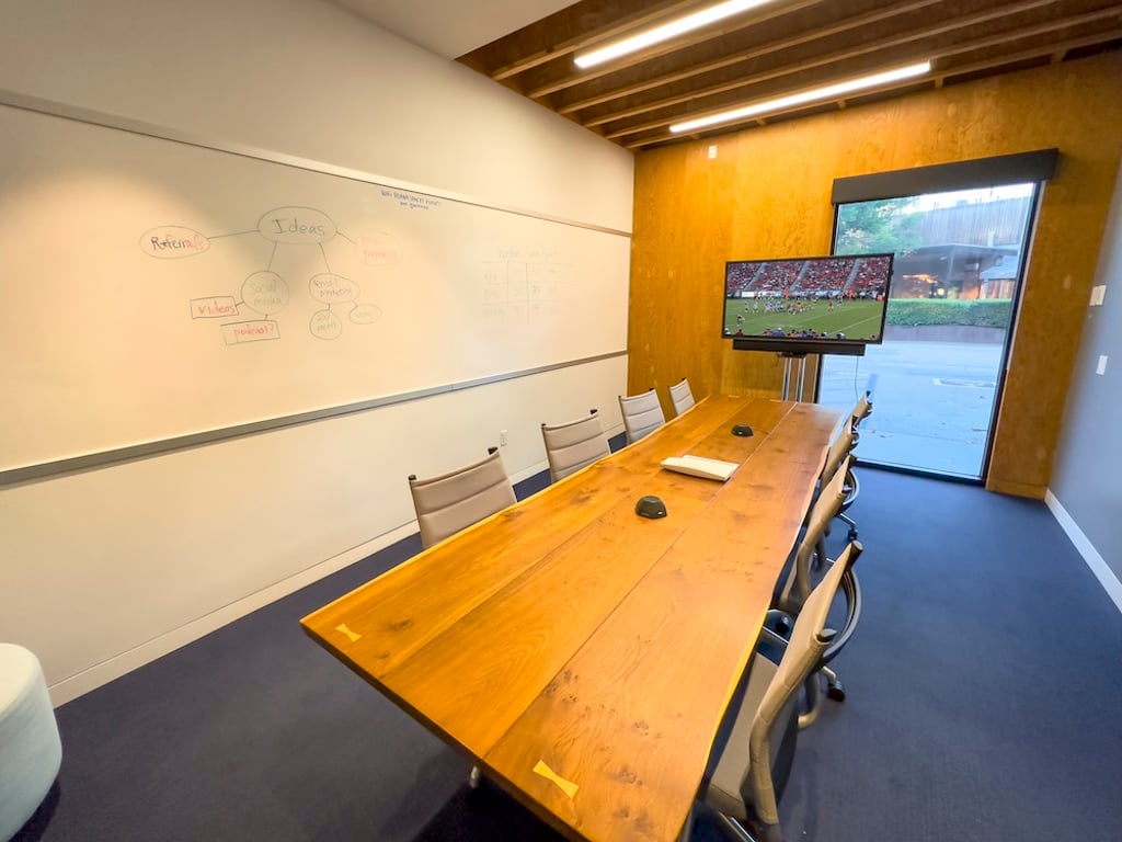 An interior shot of Medium Meeting Room