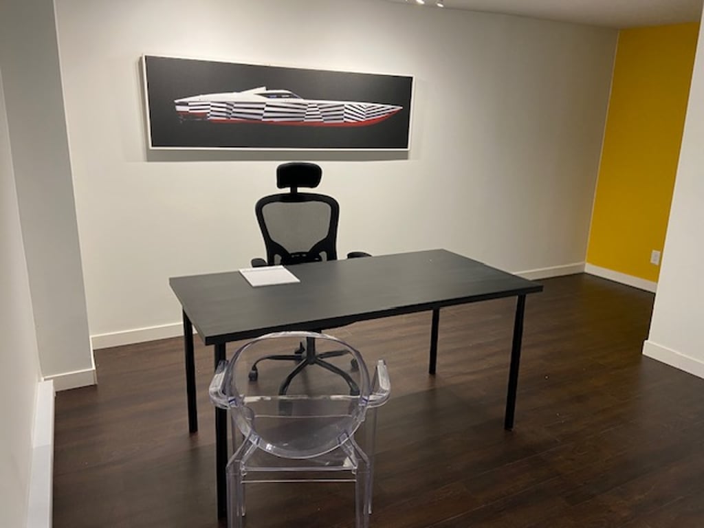 An interior shot of Bureau semi privé / Semi Private Space