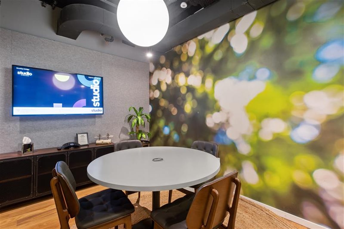 An interior shot of Hell's Kitchen Meeting Room