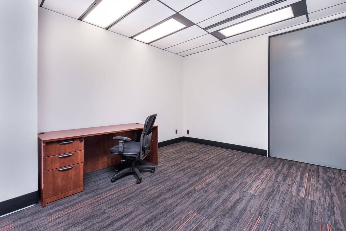 #36 - 4 PERSON PRIVATE INTERNAL QUIET OFFICE