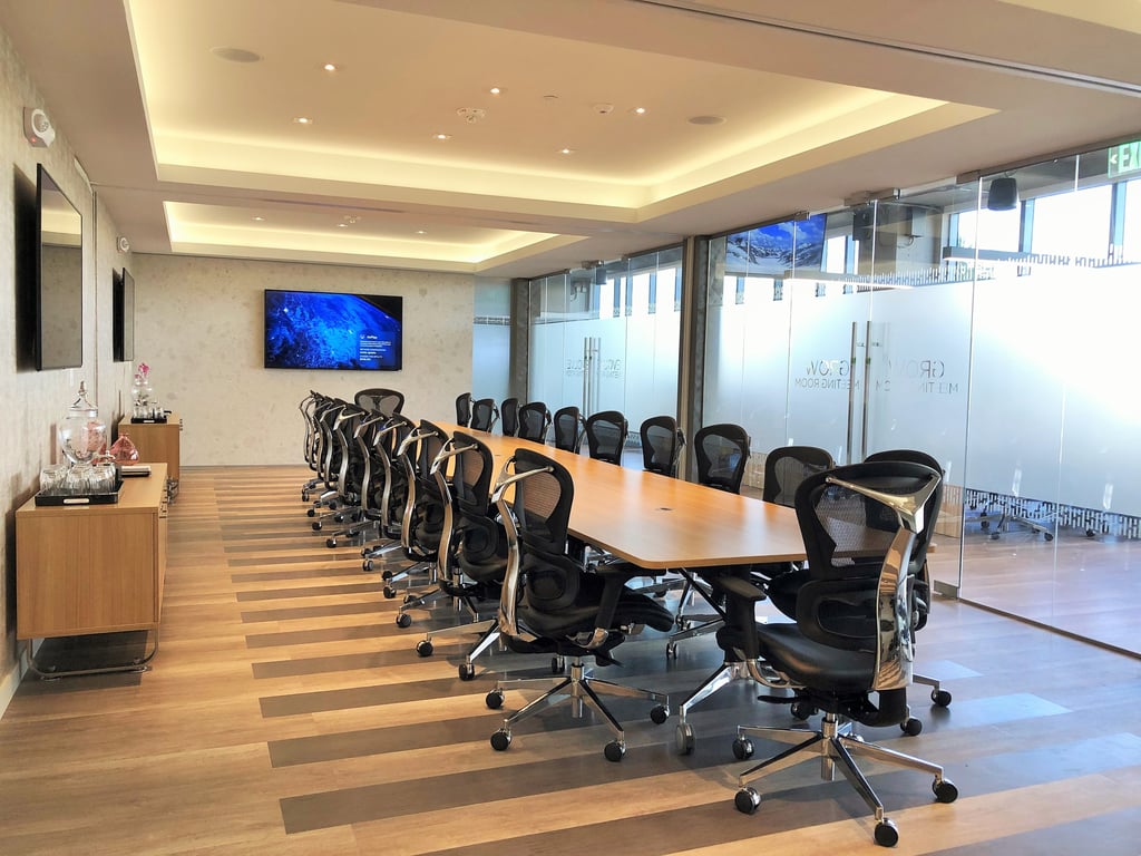 Extra Large Meeting Room