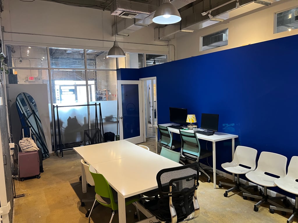 An interior shot of Large Office #9
