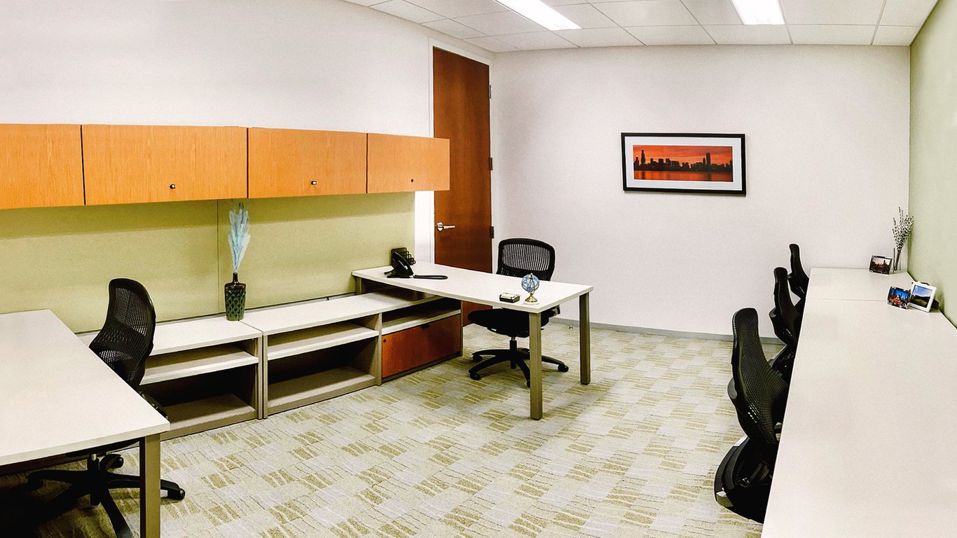An interior shot of Carr Workplaces - AON Center Chicago