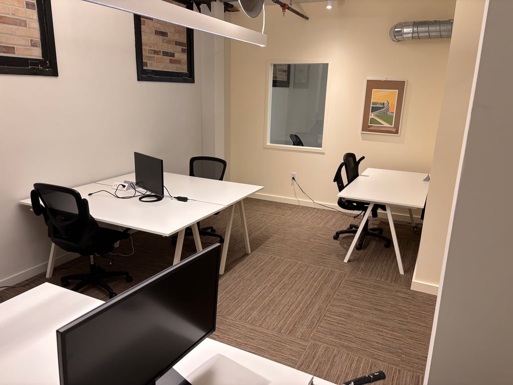 An interior shot of Private office for 5 (417)