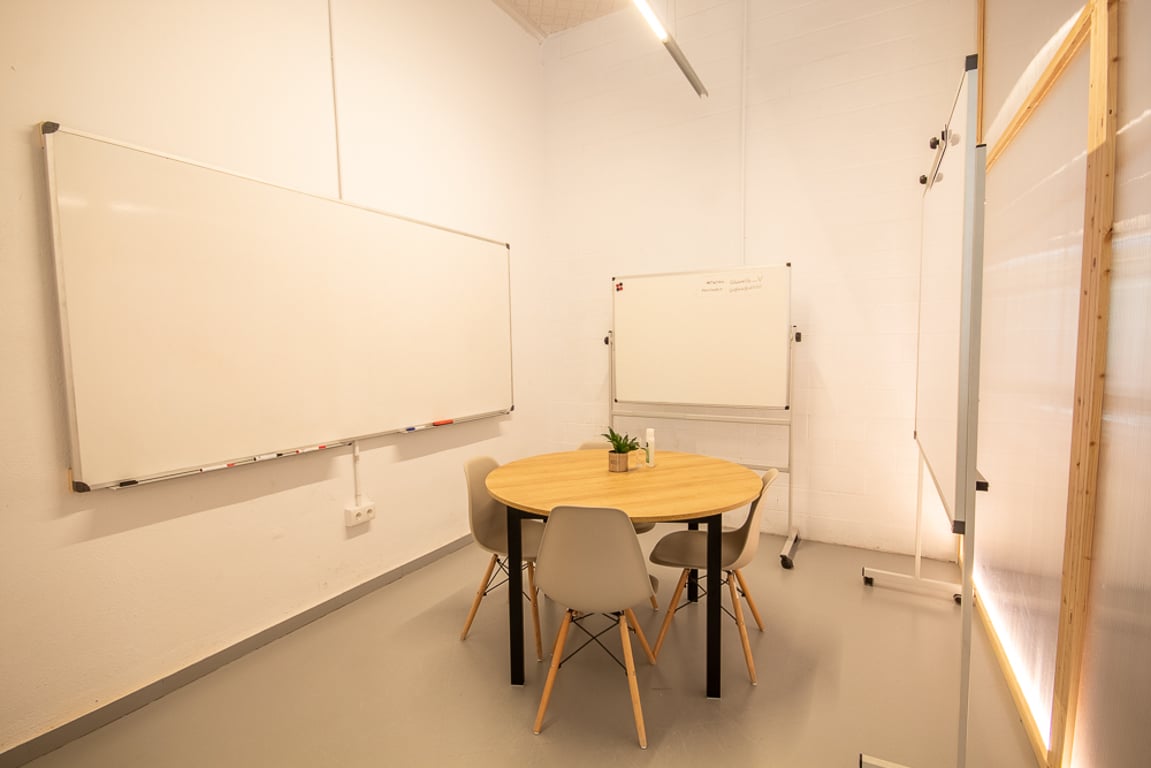 An interior shot of Sala Discovery