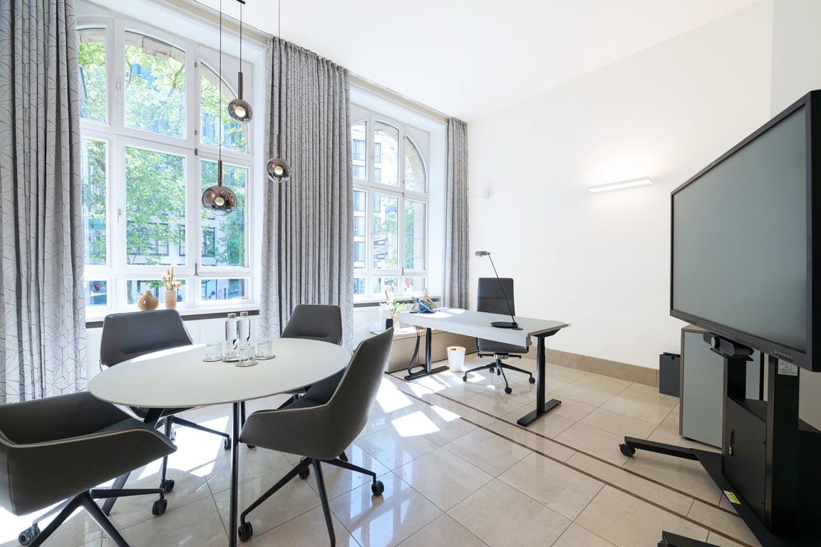 An interior shot of Day Suite "Sander"